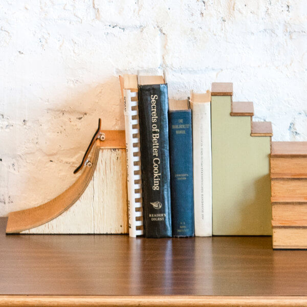 スケートブックスタンドR (オーク素材) NOTEWORKS