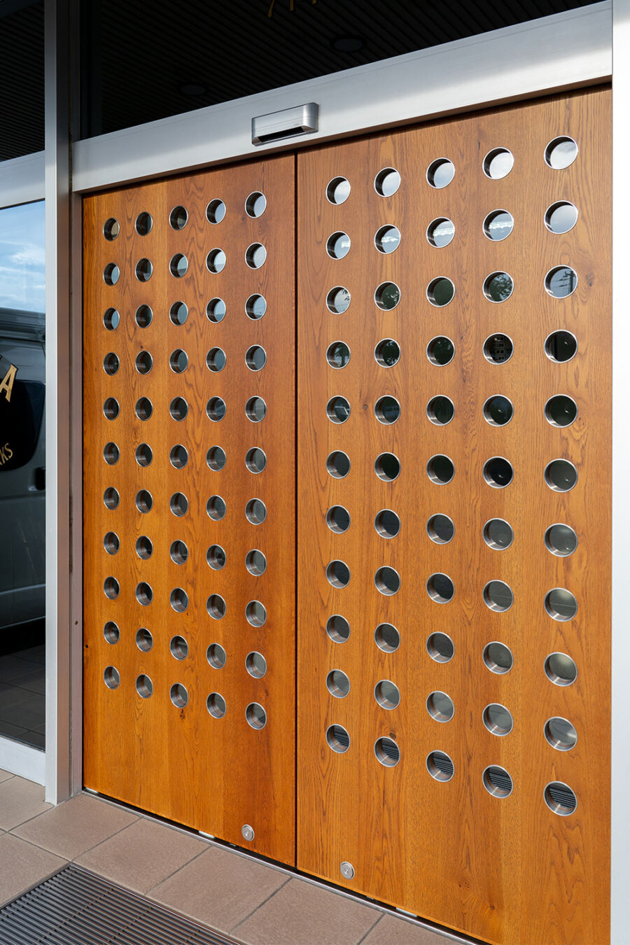 KURIYAMA CREW / NOTEWORKS エントランスドアの制作 11