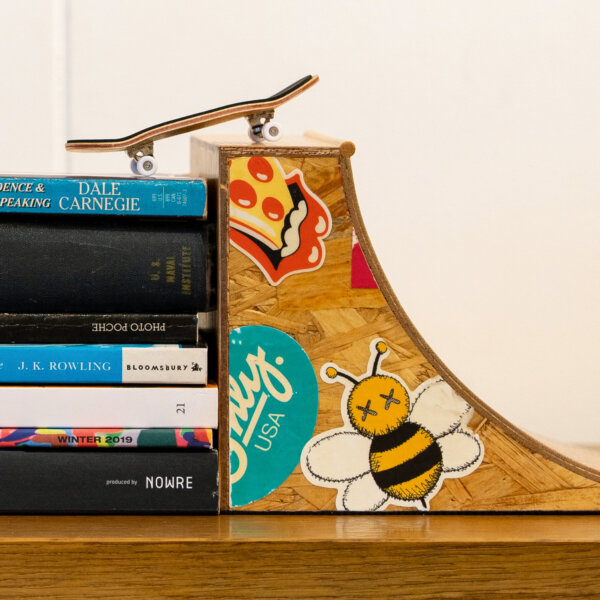 スケートブックスタンドR (ステッカー) NOTEWORKS